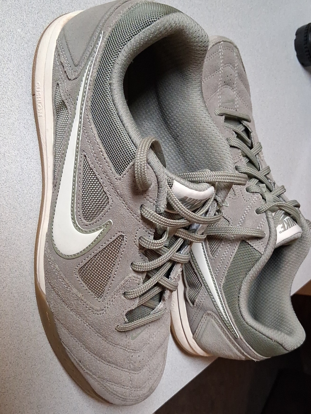 NWOT MENS NIKE GATO SNEAKERS SIZE 9.5 IN LIGHT ARMY GUM COLOR
